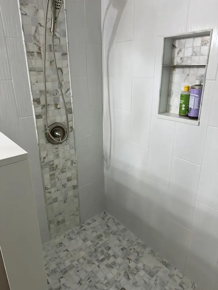 Shower Tiling with Waterfall Accent and Niche